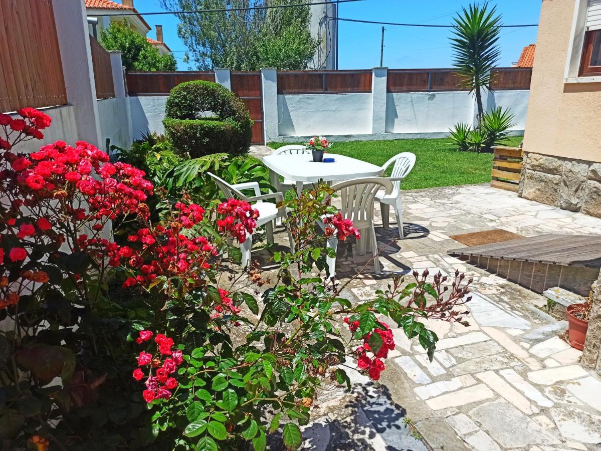 House With Garden Сasa de vacaciones *